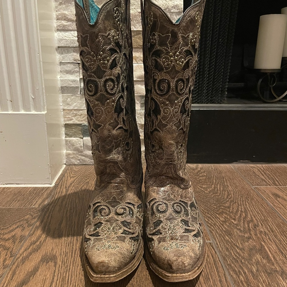 Corral Women's Tan with Glitter Inlay & Studs Snip Toe Western Boot